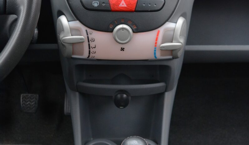 Toyota Aygo 1.0 12V | 3 drs | APK 10-2024 | 14” LM. full